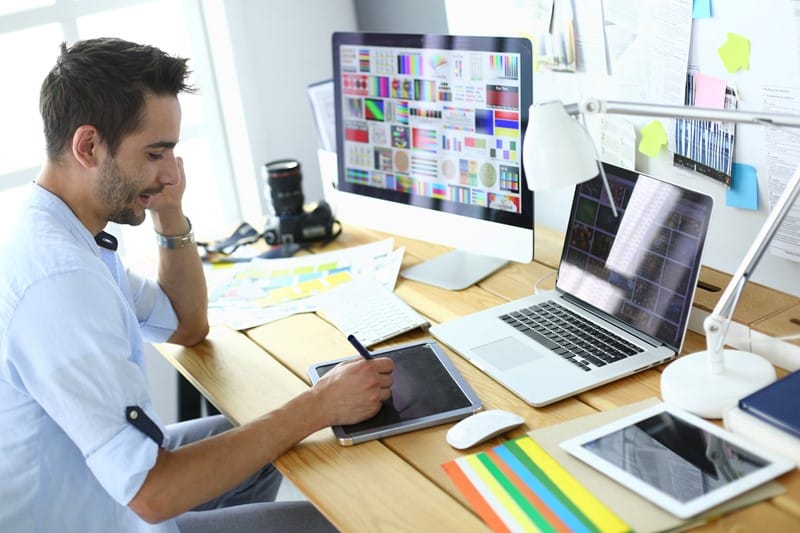 Werkgever Mag Niet Eisen Dat Thuiswerker Hele Dag Computercamera Aan